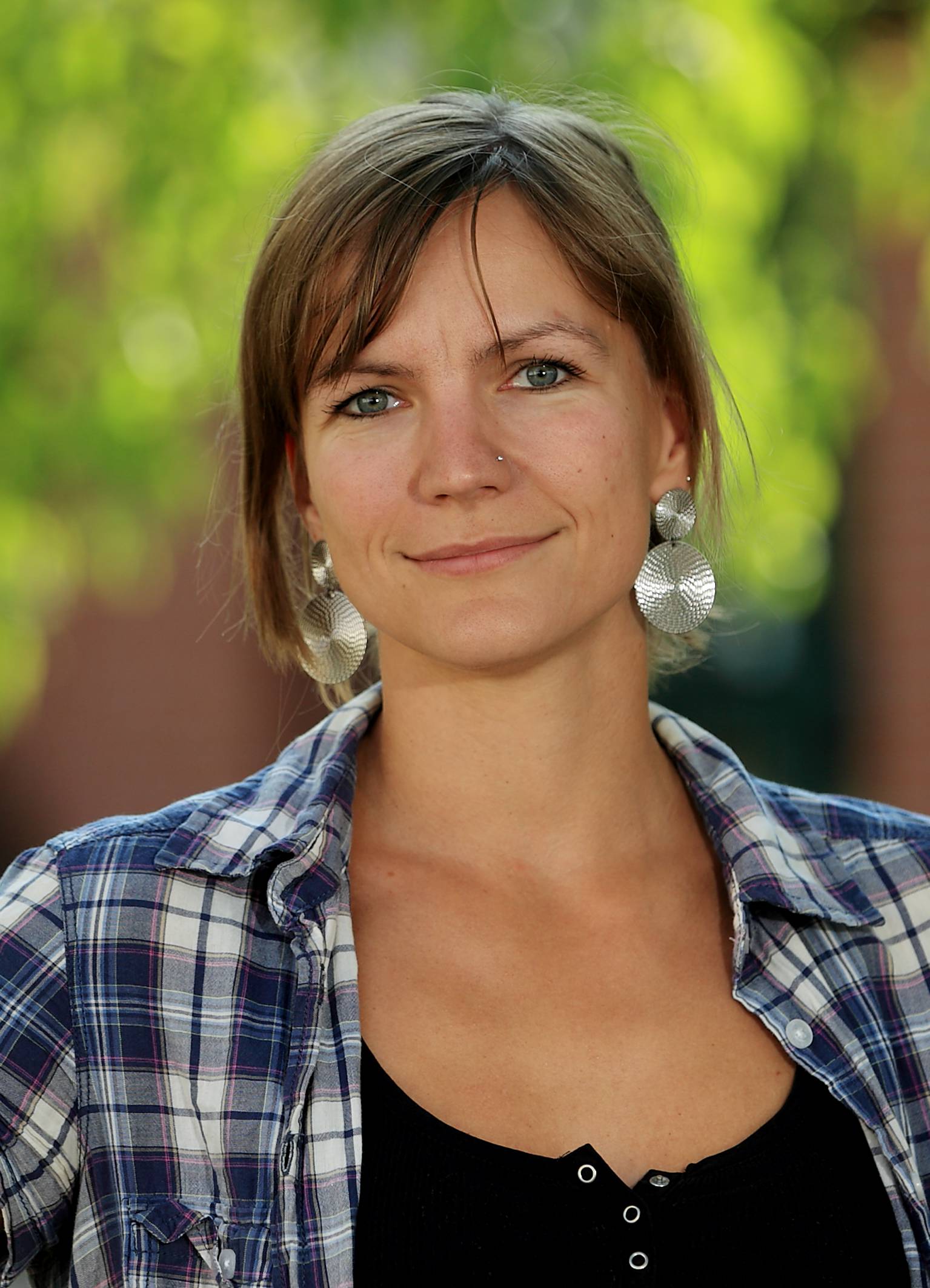 Dr. Edina Schneider Dr. Edina Schneider